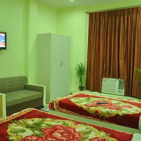 Hotel Kiran Palace Varanasi Esterno foto