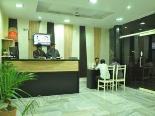 Hotel Kiran Palace Varanasi Esterno foto