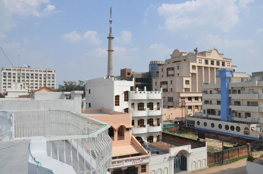 Hotel Kiran Palace Varanasi Esterno foto