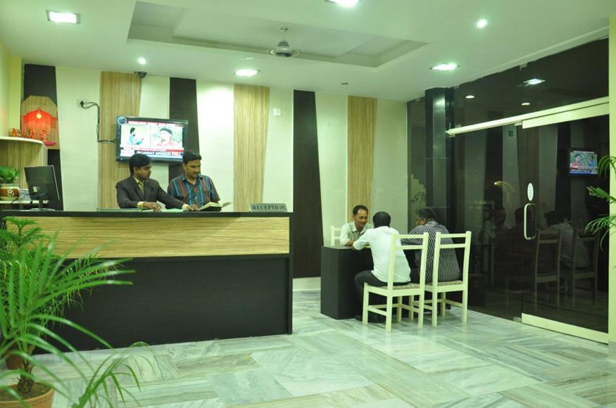 Hotel Kiran Palace Varanasi Esterno foto