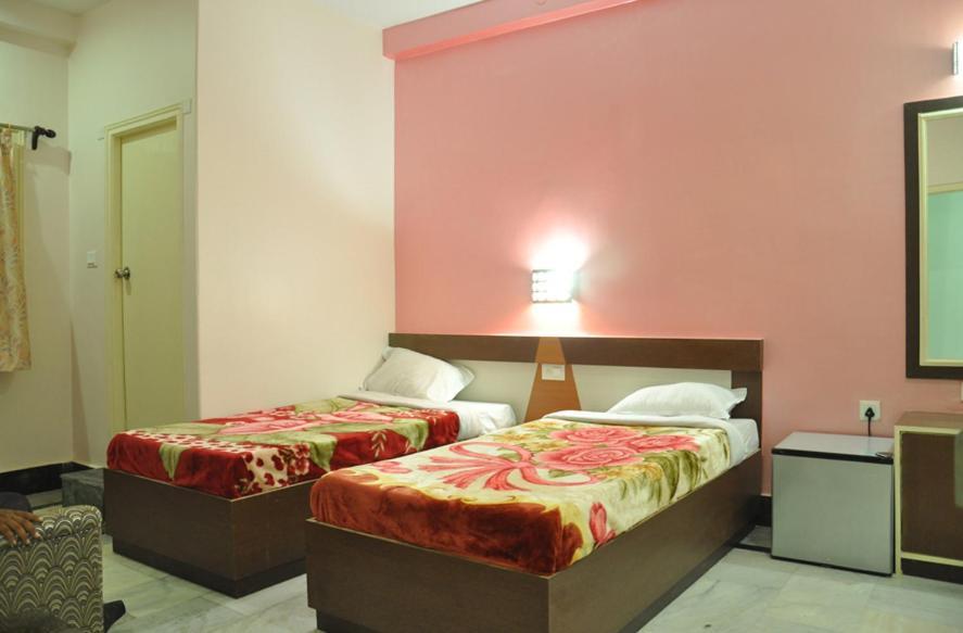 Hotel Kiran Palace Varanasi Esterno foto