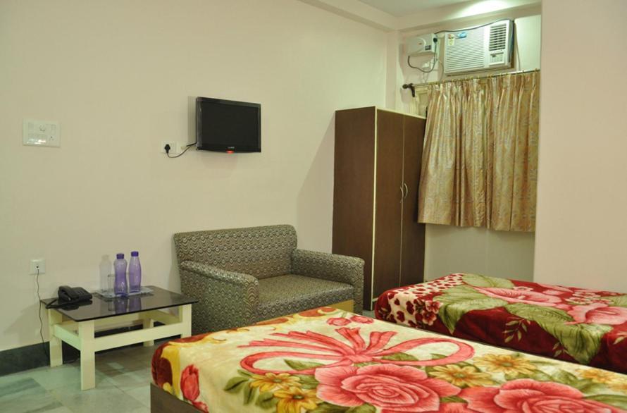 Hotel Kiran Palace Varanasi Esterno foto
