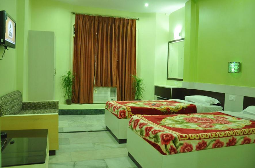 Hotel Kiran Palace Varanasi Esterno foto