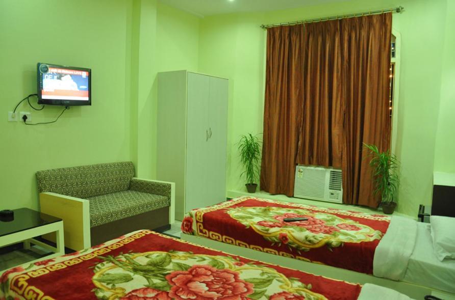 Hotel Kiran Palace Varanasi Esterno foto