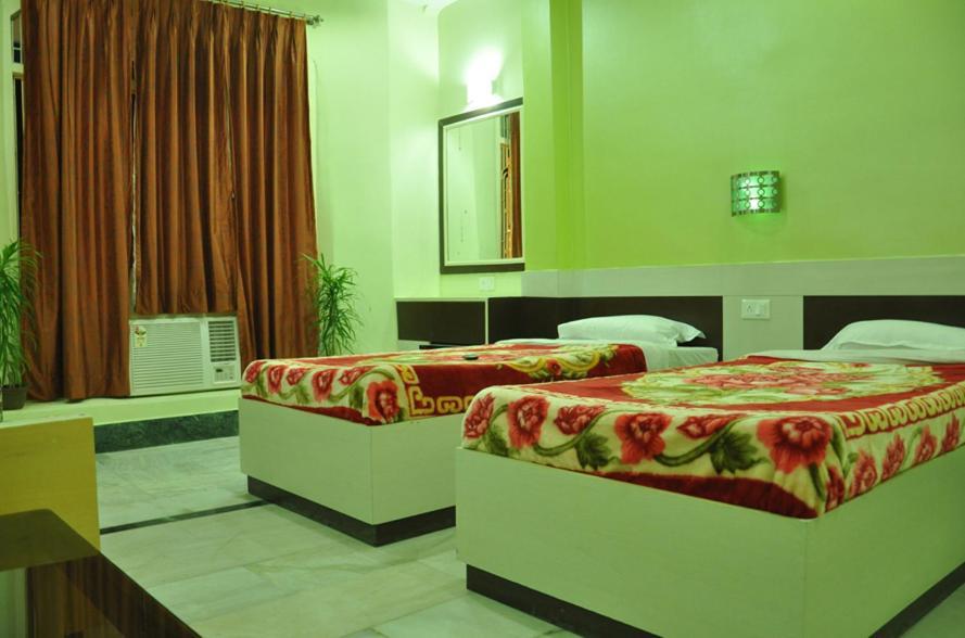 Hotel Kiran Palace Varanasi Esterno foto